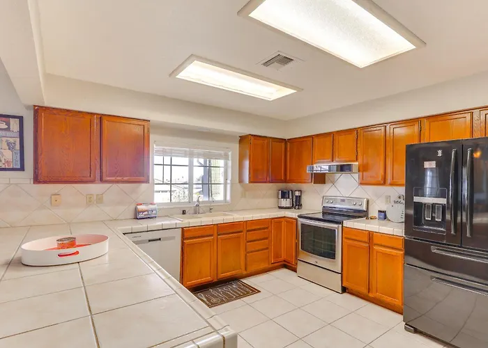 Havasu Snowbird Retreat W/ Hot Tub! * Lake Havasu City