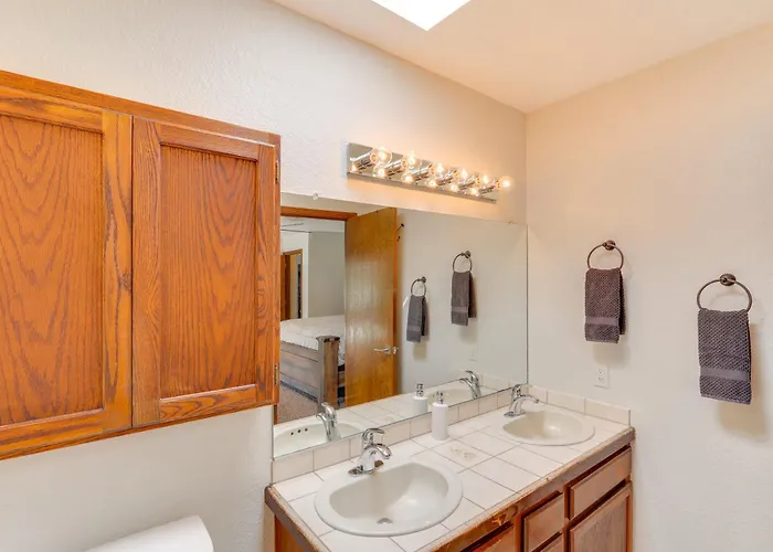 Havasu Snowbird Retreat W/ Hot Tub! Holiday home Lake Havasu City