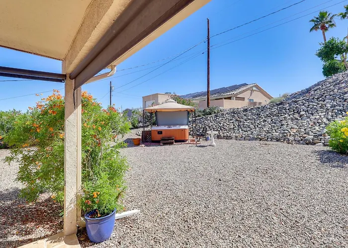 Havasu Snowbird Retreat W/ Hot Tub! Holiday home