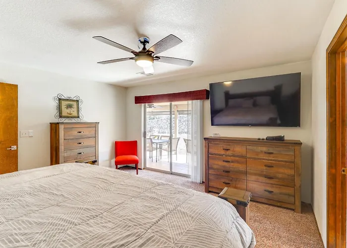 Holiday home Havasu Snowbird Retreat W/ Hot Tub!